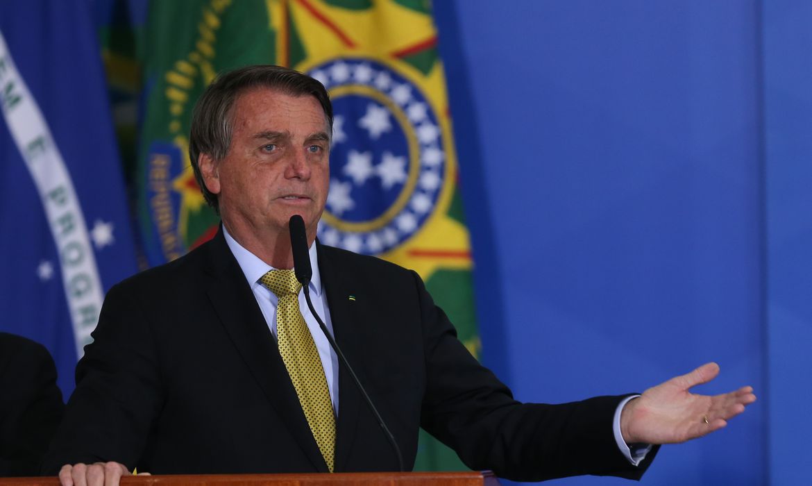 Bolsonaro deve desistir de voltar  presidncia e mira Senado em 2026