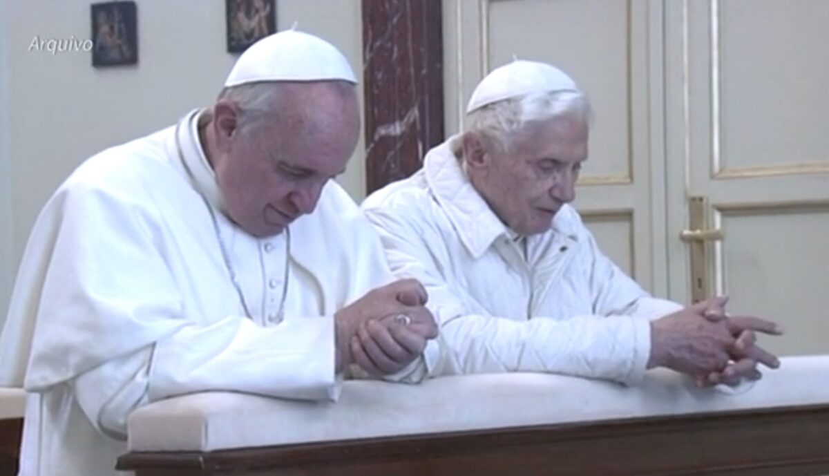 Bento XVI está muito doente, diz papa Francisco
