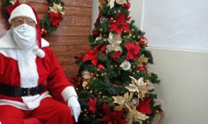 Papai Noel se recusa abraçar menino com autismo e é demitido