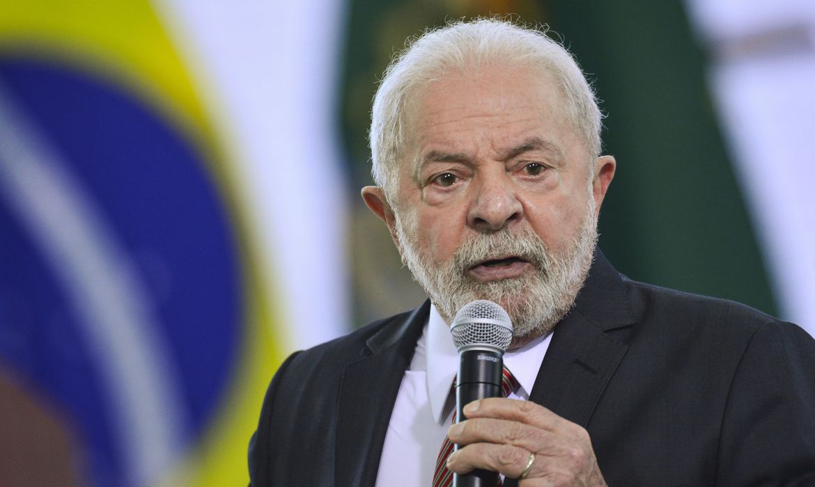 Pesquisa: em três meses, 38% aprovam governo Lula