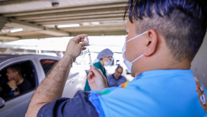 Manaus volta a disponibilizar vacina da covid para crianças