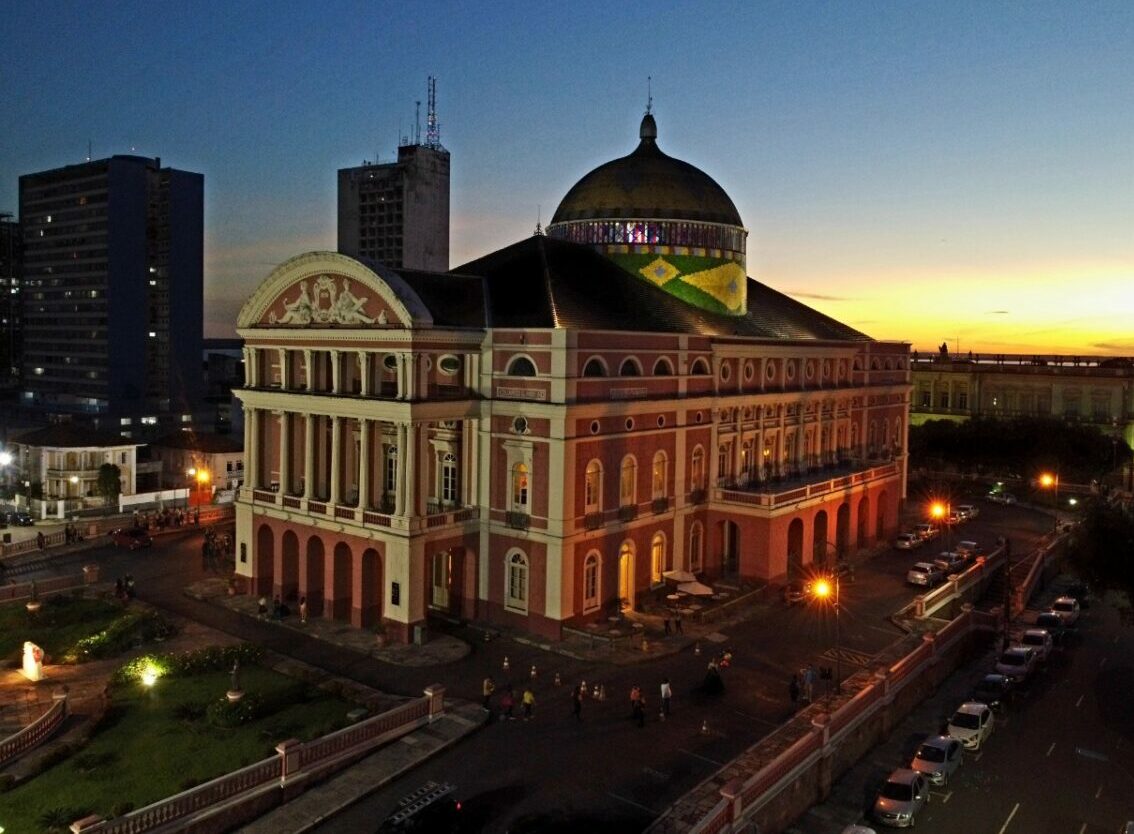 Governo oferece 25 datas para uso gratuito do Teatro Amazonas