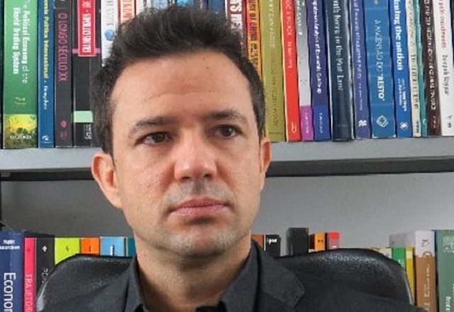 Professor Uallace Moreira