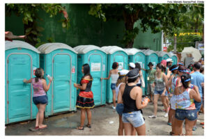 Carnaval: dicas para fugir dos germes dos banheiros químicos