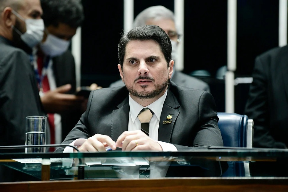 Plano do golpe: Do Val posta mentira contra Lula e Dino, e logo apaga