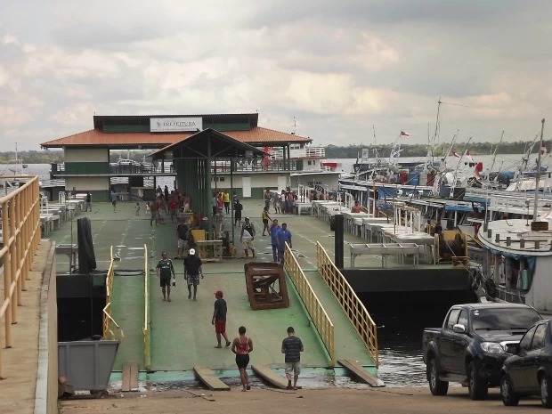 Pescadores protestam contra taxa no terminal privatizado de Manaus