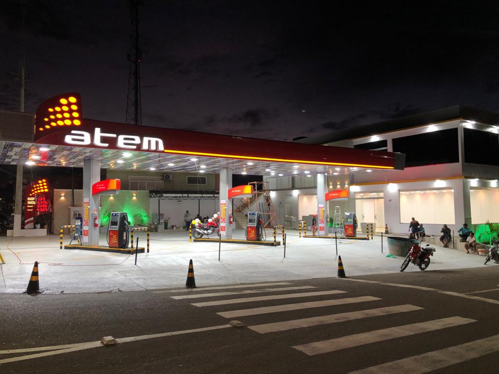 Atem inaugura posto de combustível em Tefé
