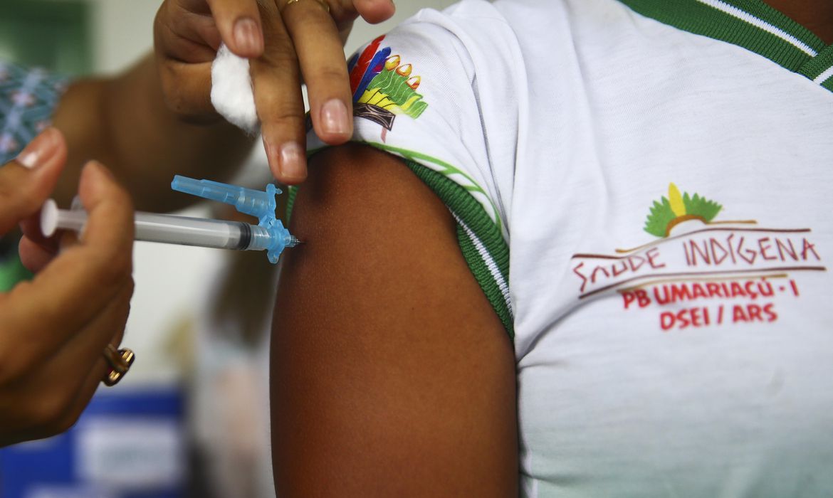 Com Bolsonaro, vacinação dos ianomâmis caiu de 80 para 50%