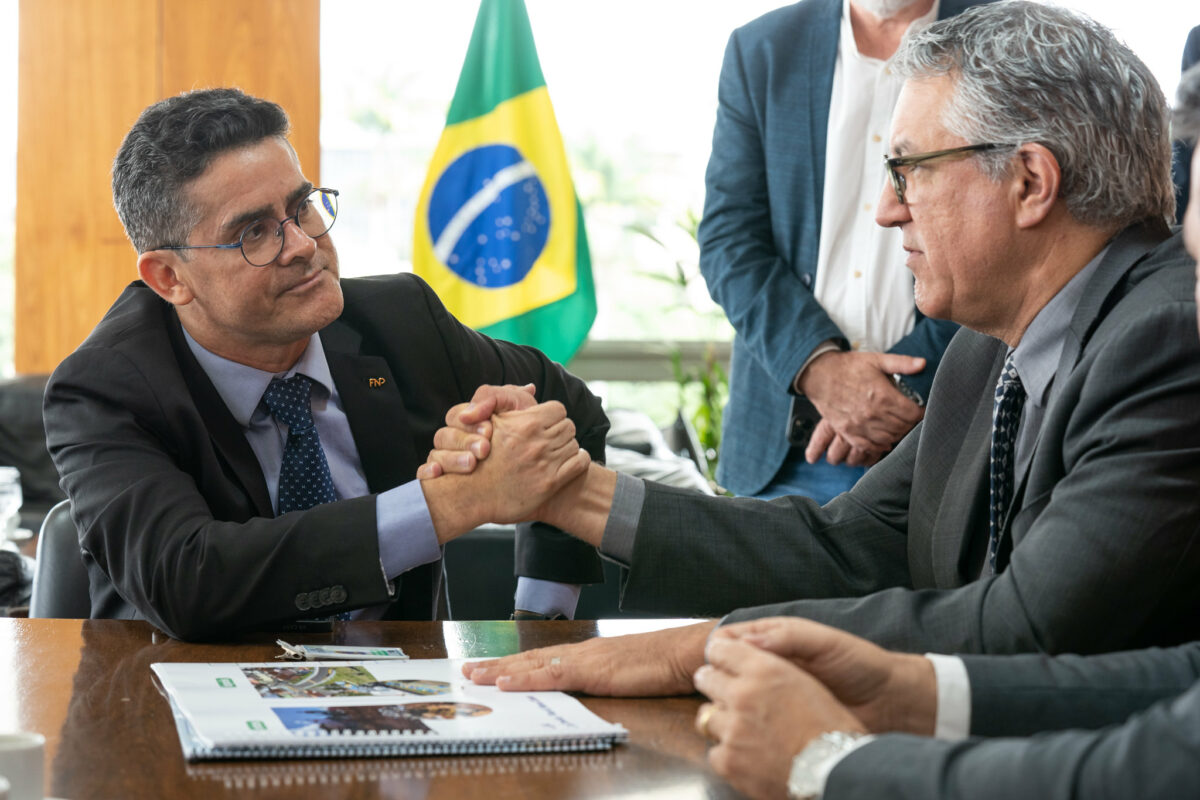 Prefeito volta a Manaus satisfeito após agenda com Lula e ministros