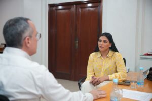 Deputada Mayra Dias cobra melhoria para presídio de Parintins