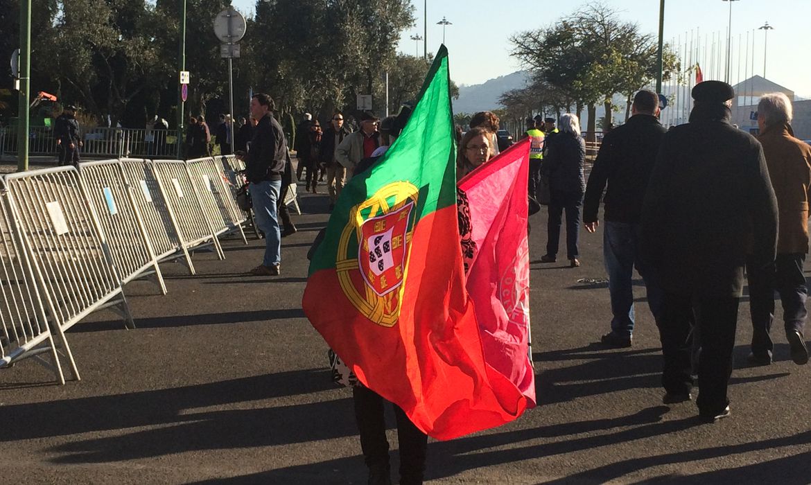Portugal autoriza residência a mais de 65 mil brasileiros em uma semana