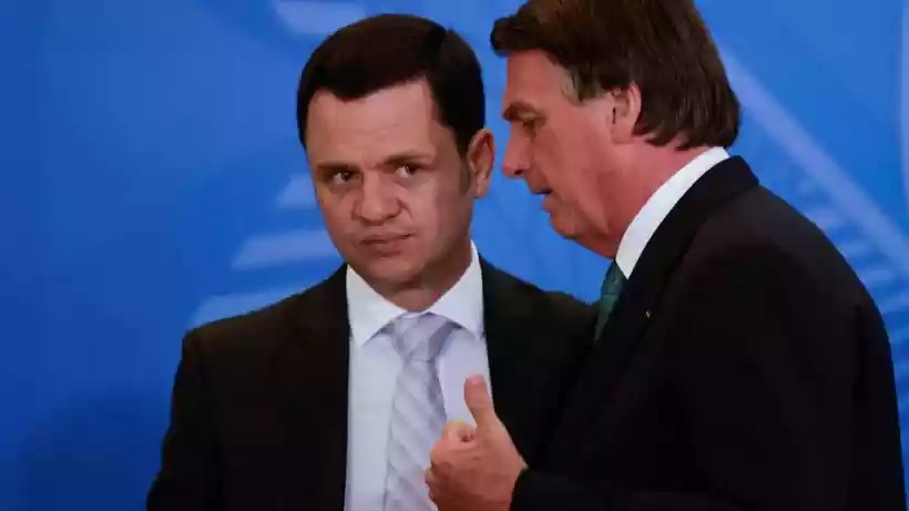 Ministros do TSE dizem que minuta do golpe torna Bolsonaro inelegível