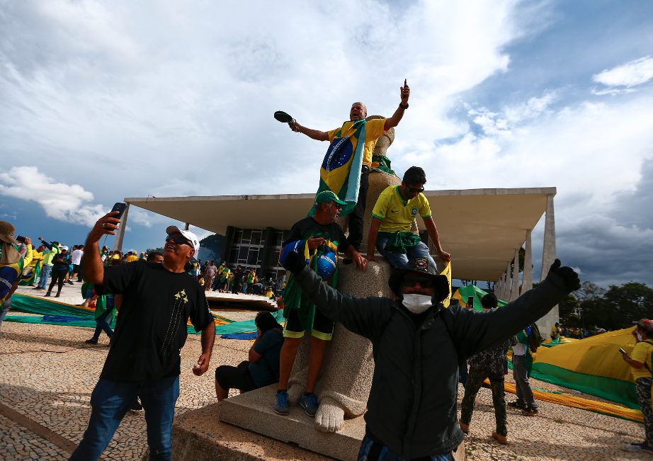 Agora já são 300 golpistas de Bolsonaro a virar réus no STF