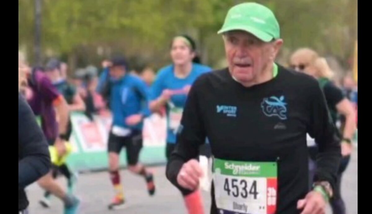 Idoso de 93 anos completa percurso de maratona
