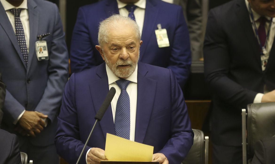 Lula faz acordo com controlada imprensa do governo da China