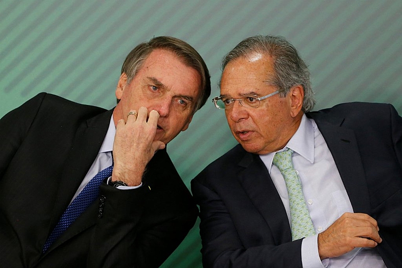 Bolsonaro vê Lula baixar preço do gás e se sente enganado por Guedes