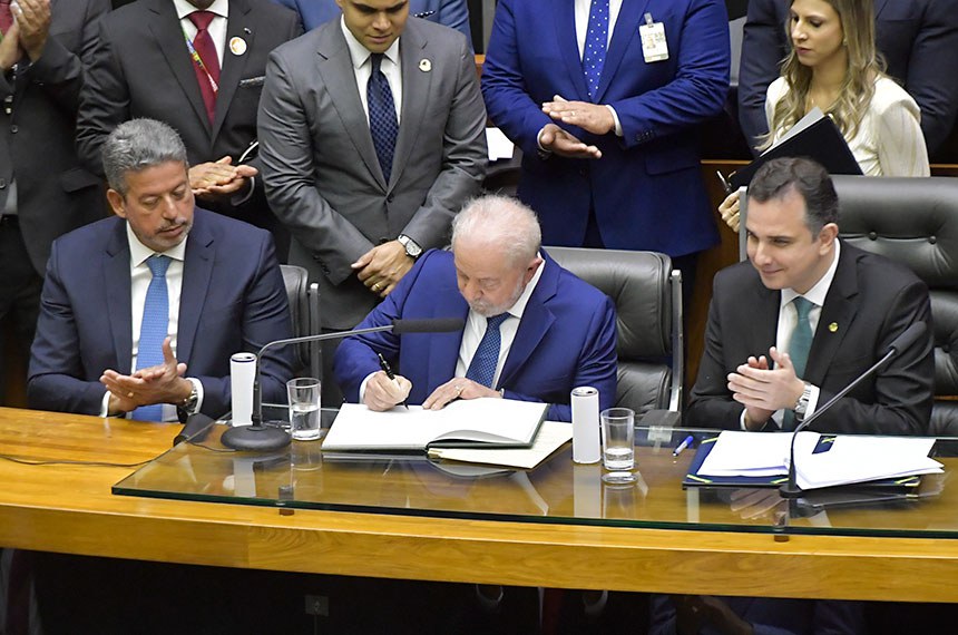 Deputados aprovam MP do ministério do governo de Lula