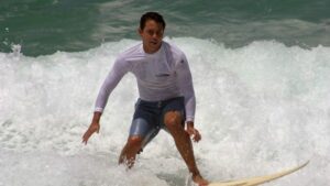 Surfista brasileiro está mais perto de virar santo