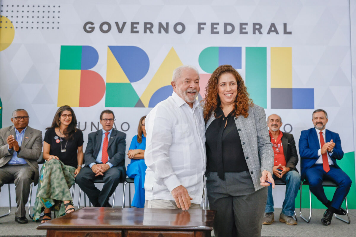A ministra da Gestão e Inovação, Esther Dweck e Lula
