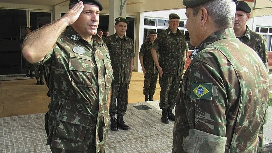 Lula barra indicação de coronel para missão nos EUA