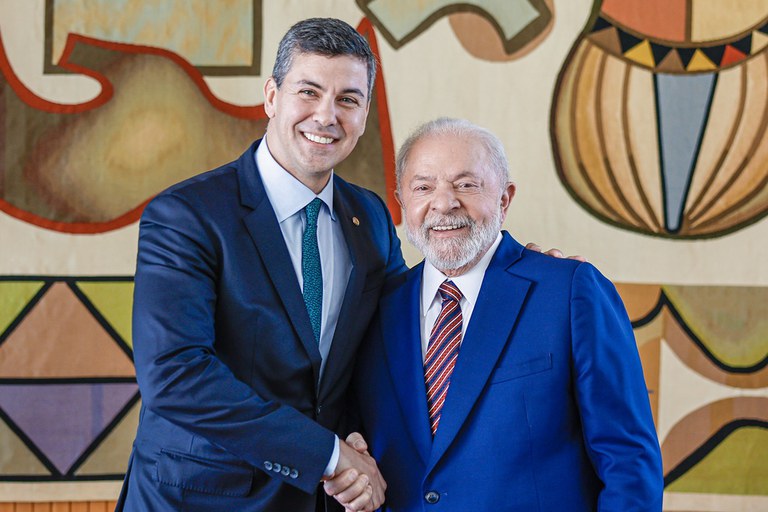 Lula participa da posse do presidente do Paraguai nesta terça (15)