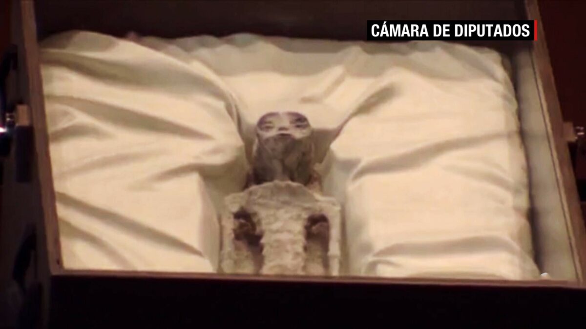 Cadáveres de prováveis alienígenas são mostrados no México