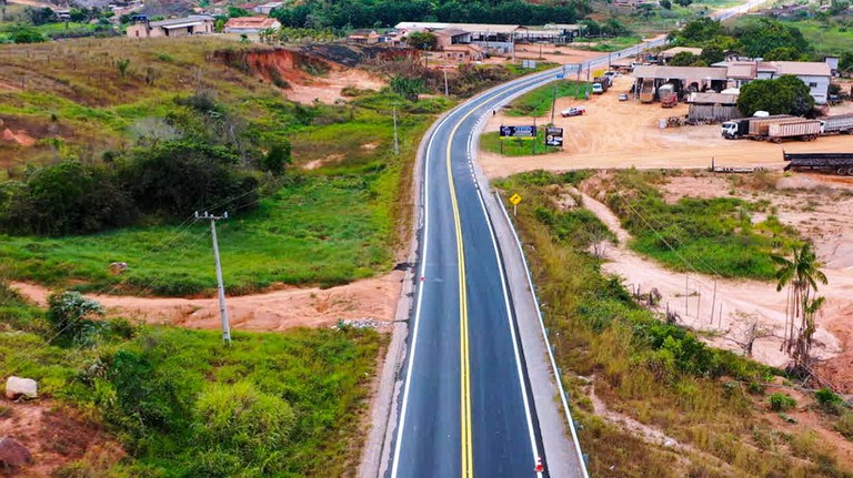 No Pará, governo federal entrega quilômetros de obras na BR-230