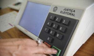 Sabes que no domingo tem eleição no Brasil e voto não é obrigatório?