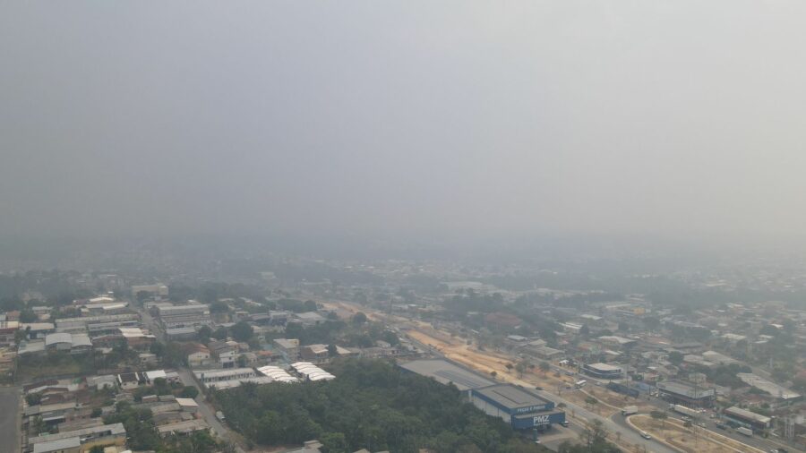 Fumaça com cheiro de queimadas invade Manaus
