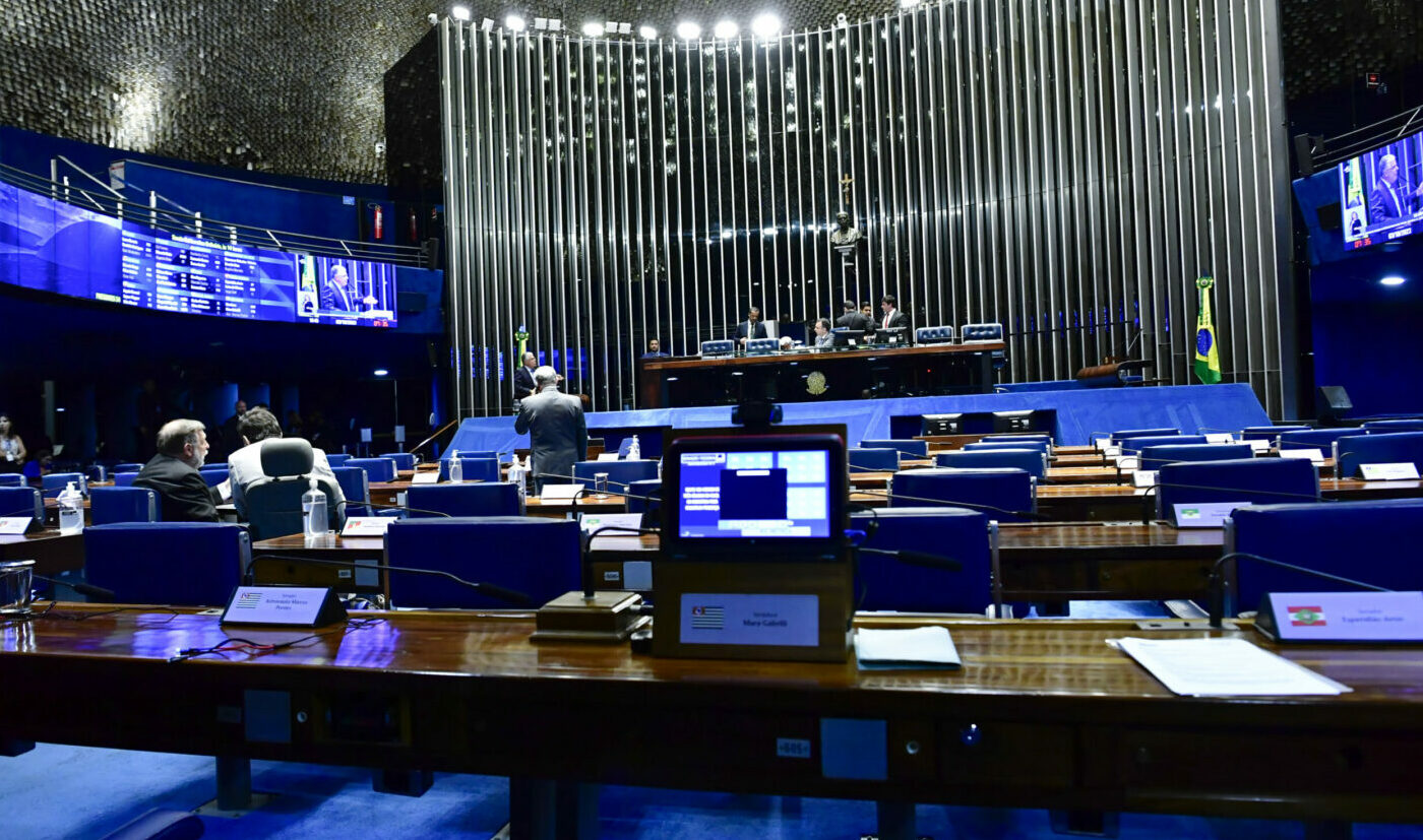 Senado adia votação da minirreforma eleitoral