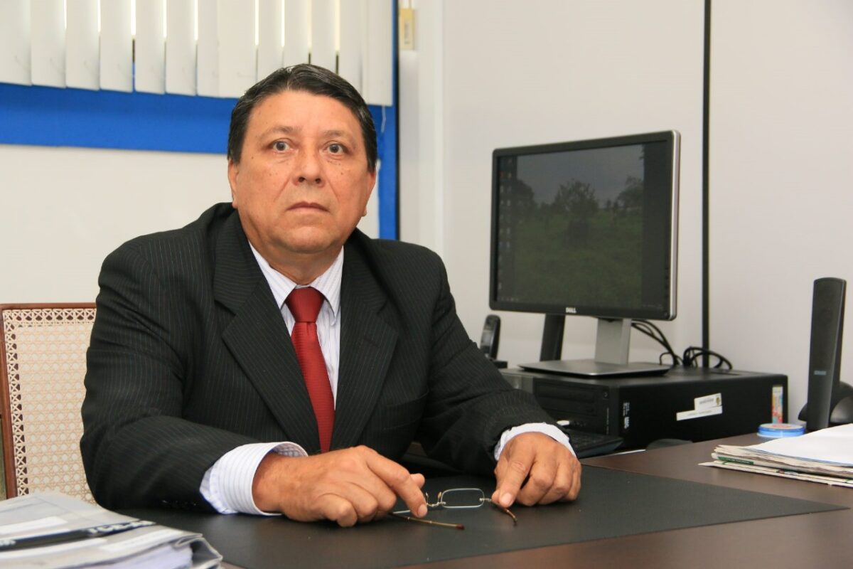 procurador de contas Carlos Alberto Almeida