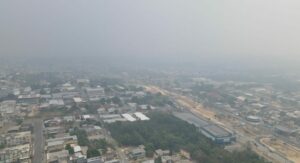 Fumaça em Manaus impede prefeito de voar para FesPIM
