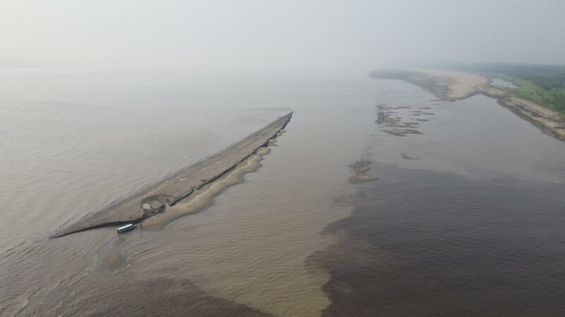 BR-319: bancos de areia no Encontro das Águas podem parar travessia