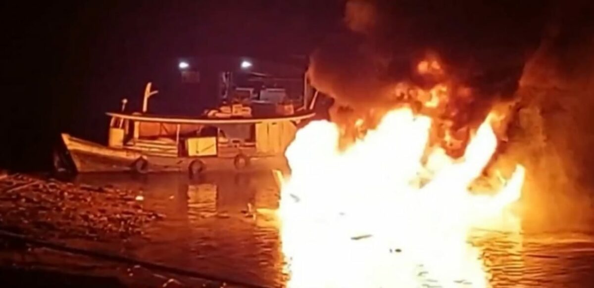 Com gás e gasolina, barco explode em Itacoatiara, mata 1 e fere 2 homens