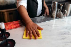 Pesquisa diz que limpeza e higiene são prioridades para clientes de bares e restaurantes