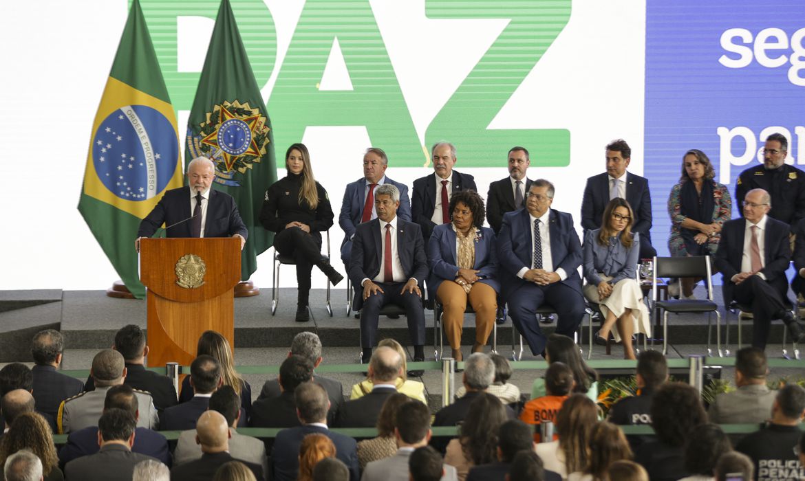 Governo anuncia R$ 900 milhões para melhorar segurança pública