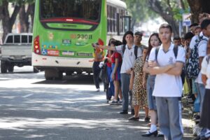Passe estudantil: governo completa R$ 100 milhões à Prefeitura de Manaus