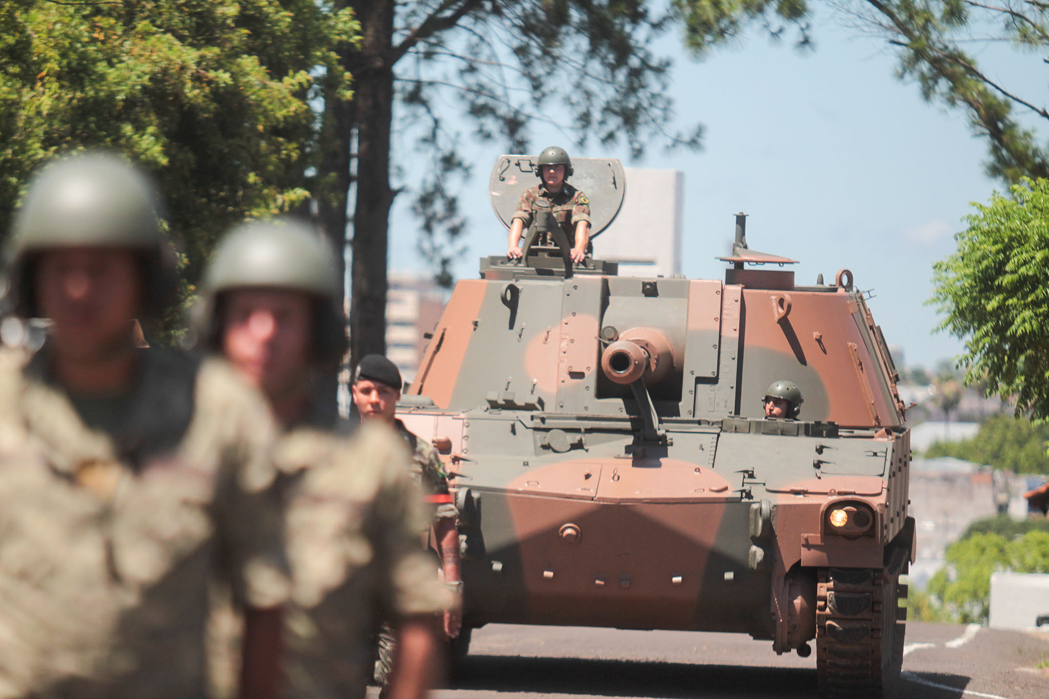 Exército Brasileiro - Recruta 138 fazendo a travessia com cabo