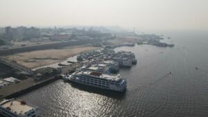 Porto de Manaus - rio começa a encher com força