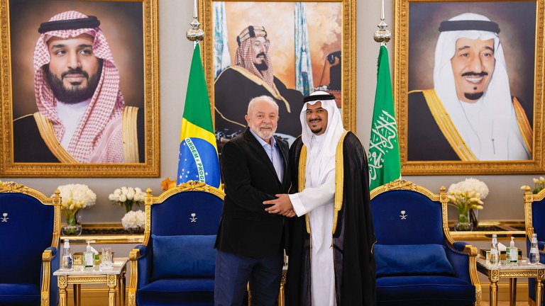 Lula chega à Arábia Saudita para reuniões bilaterais