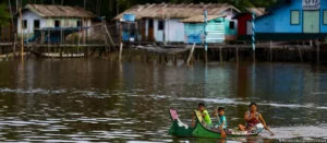 Amazônia: pobreza faz criança ribeirinha crescer pouco e pesar menos