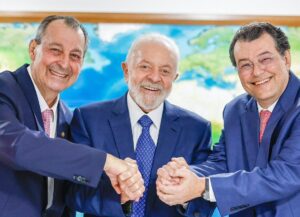 Lula promete a senadores porto de Manaus com prioridade no PAC