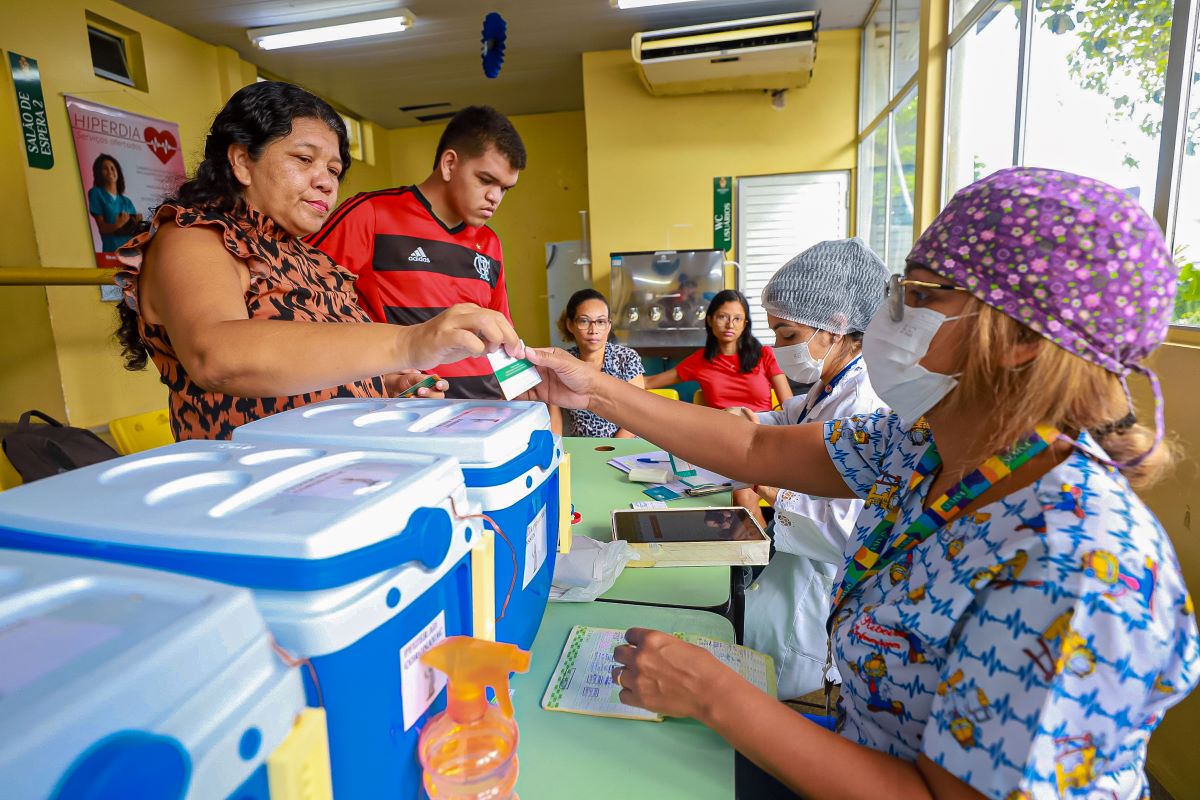Em Manaus, vacinação contra covid está disponível em mais de 70 unidades
