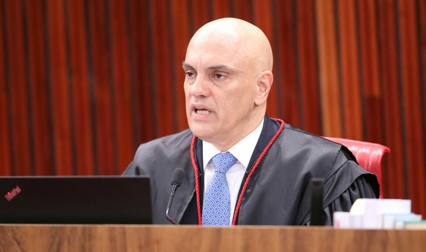 Ministro Alexandre de Moraes expõe detalhes de plano de golpe bolsonarista, revelando envolvimento da Abin.