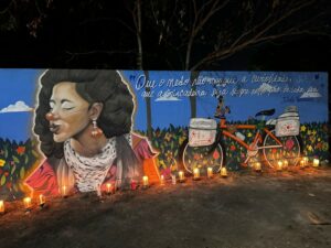 Pintura em mural homenageia venezuelana morta no Amazonas