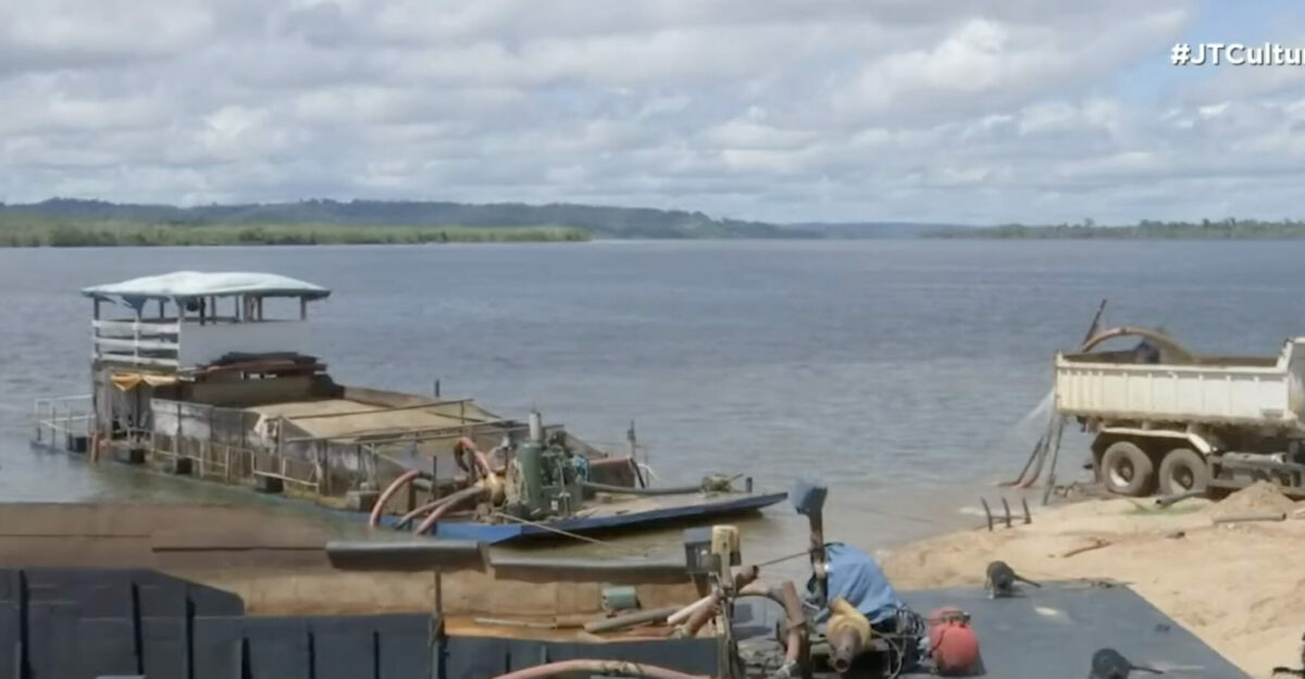 Amazônia: Incra é acusado de manter extração de ouro em terra indígena