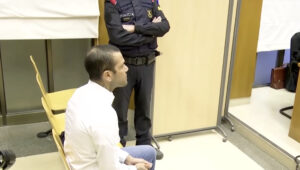 Pena: Daniel Alves é condenado a 4 anos e 6 meses de prisão na Espanha