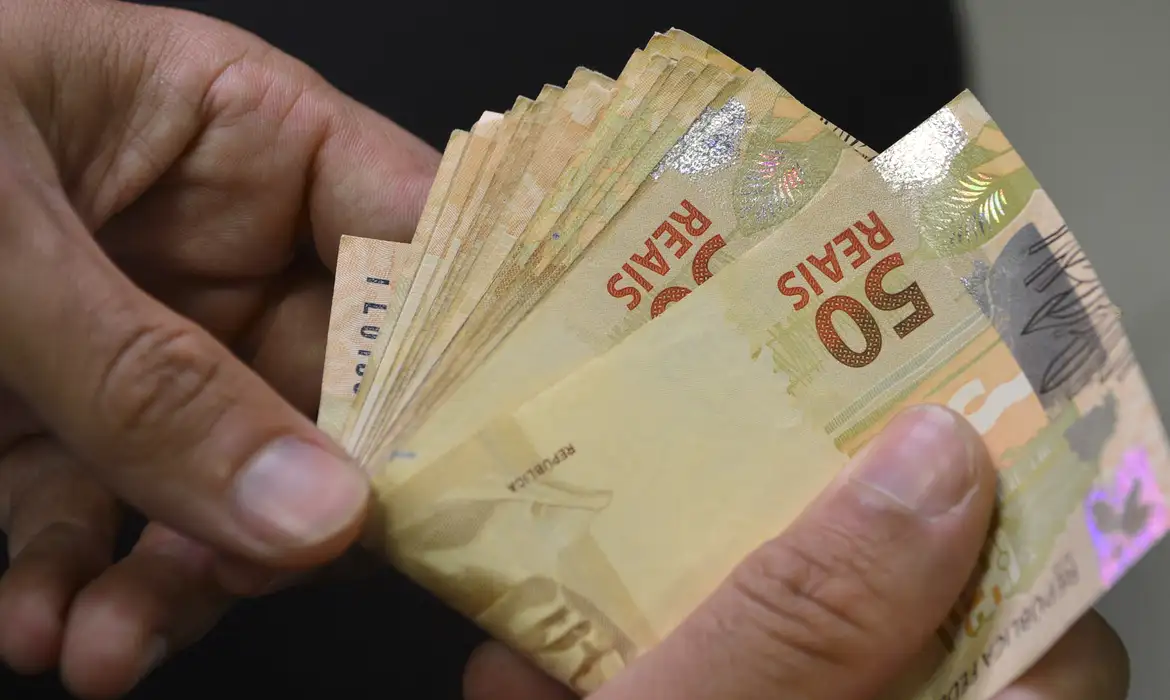 Dinheiro 'esquecido' por brasileiros no chega R$ 7,97 bilhões no BC