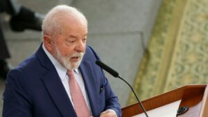 'Cria vergonha!', diz Lula a Robinho sobre estupro na Itália