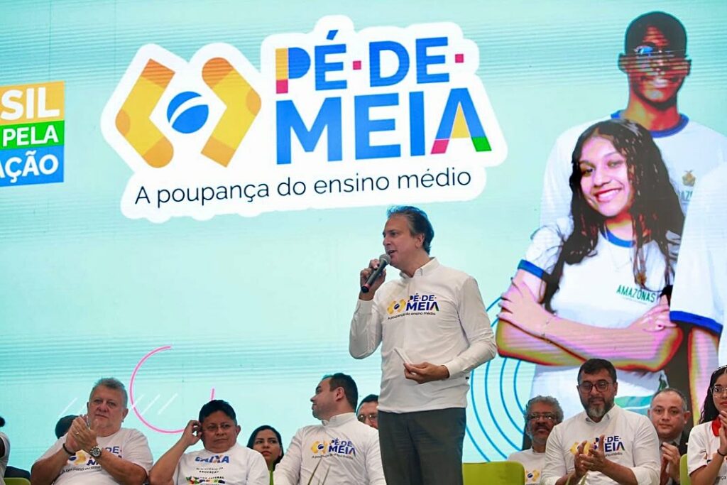 Ministro sugere a Sinésio Campos disputar vaga de deputado federal